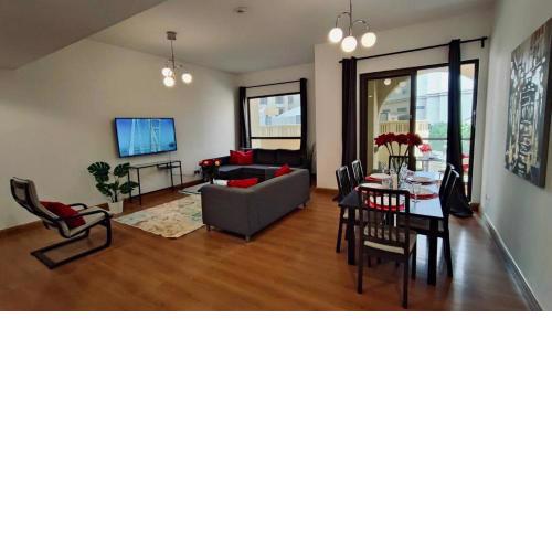 La Buena Vida Holiday Homes, Spacious 2 and 3 bedroom apartments with full kitchen, in best location of JBR, 3 min to the Beach and Dubai Marina