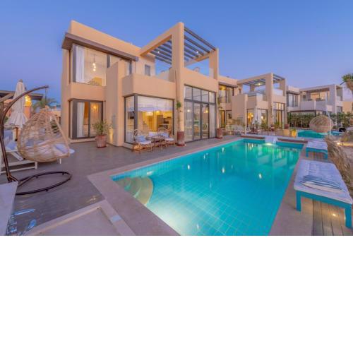 La Casa de Playa Tawila on Island 4BR Private Heated Pool