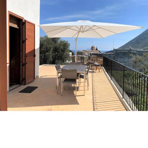 La Casa dei Ricordi - in centro a Malfa