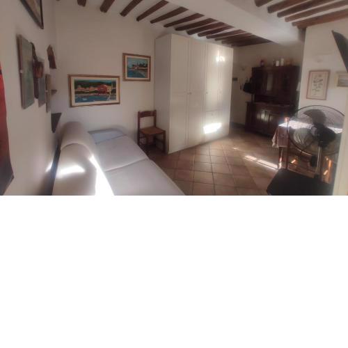 LA CASA NEL BORGO