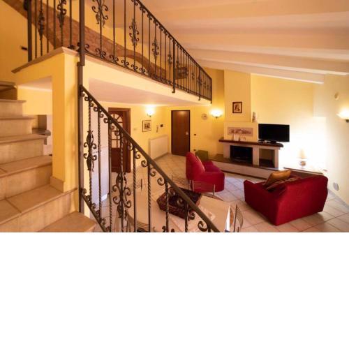 LA CASA TRA GLI ULIVI