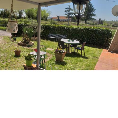 La cascina della grotta di tufo