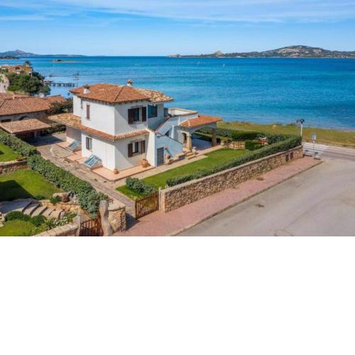 La Conia Beach Loft: Appartamento di Lusso con Terrazza sul Mare, Terrazza sul Mare