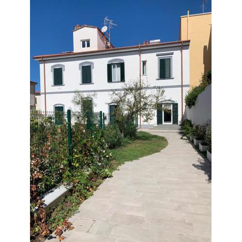 La Lanterna sul mare