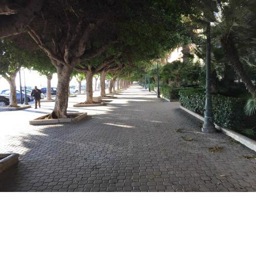 La Marina 62, centrale, sul porto di Trapani