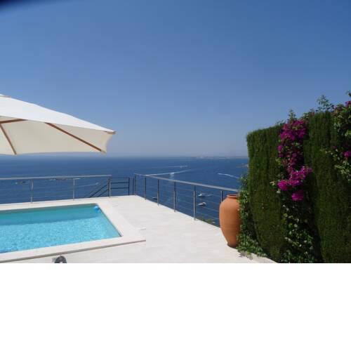 La Perla Villa en Canyelles, con vistas al mar