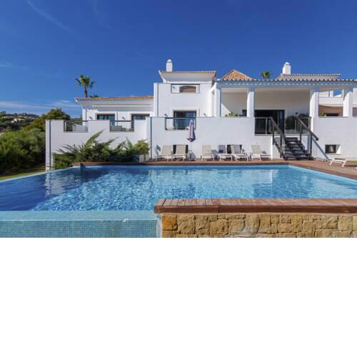 La Quinta Villa Sleeps 14 with Pool and Air Con