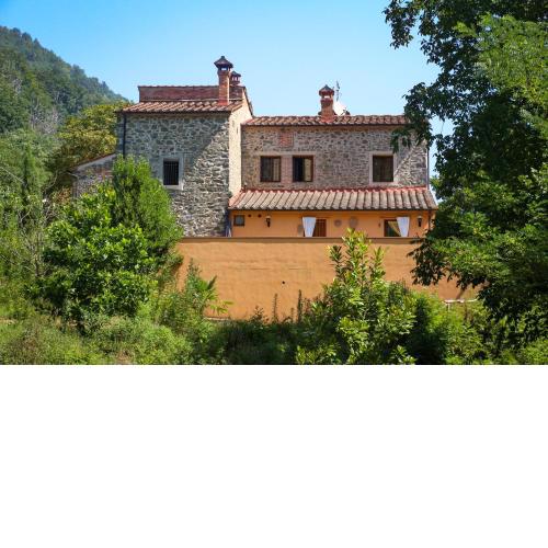 LA VALLE DEI CASTAGNI Intero Borgo, ad uso esclusivo