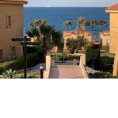 La Vista Topaz Sokhna - Garden Chalet with Jacuzzi & private entrance, on the Pool & near the beach