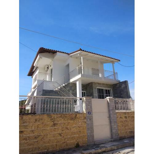 "La Vita apartment" 10 min from the airport,near the sea!