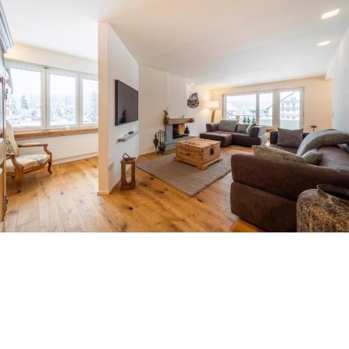 LAAX Homes - Val Signina 7-12