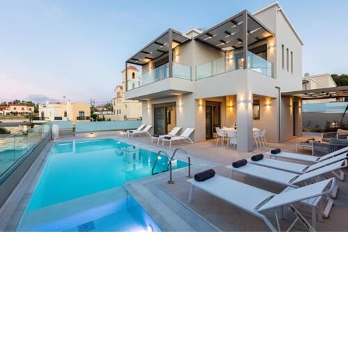 Lagoon Seaside Villa, Sumptuous Retreat!