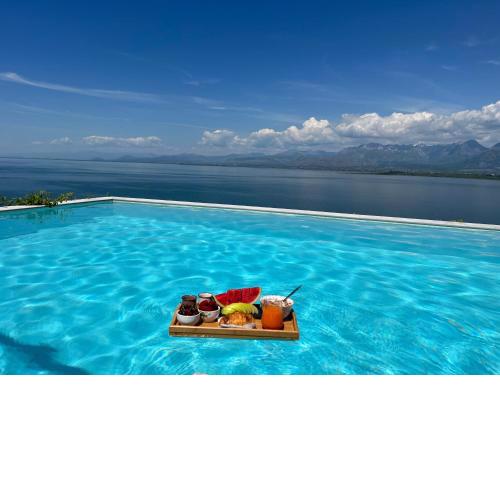 Lake Breeze Villa with a Pool & Magnificent Views