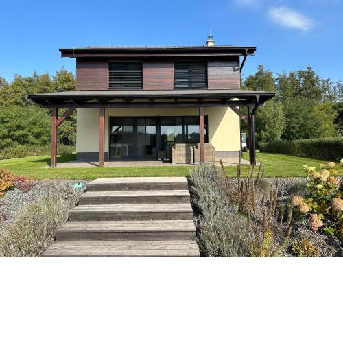 Lake House 513