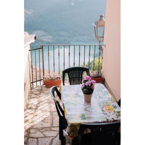 (Lake Turano) Tavern + free WI-FI and smart TV