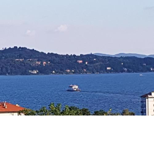 LAKE VIEW APARTMENT