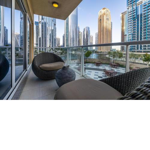 Lake Views Apartment in JLT