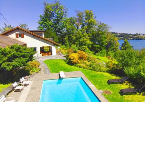 Lake Villa Lotus