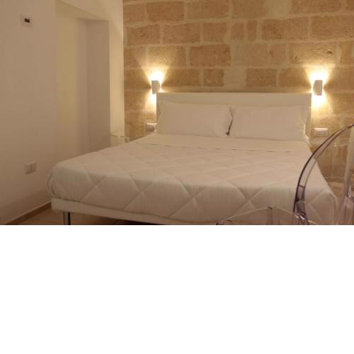 Lamia Room Rentals