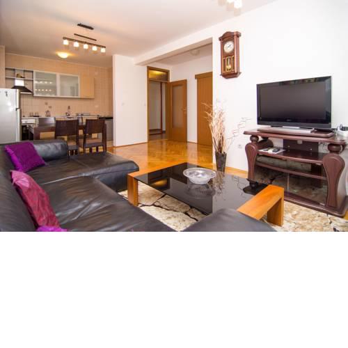 Lara Apartment