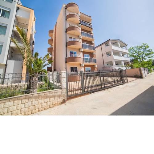 Lara S Apartmants