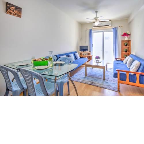 Large 2 Bedroom Apartment (Andrea)