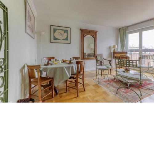 Large and Bright 2 Bdrs Flat with View - Paris 20