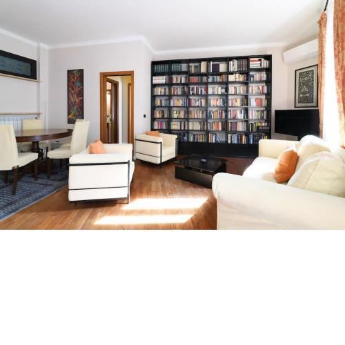 Large and elegant apartment in Missori Duomo