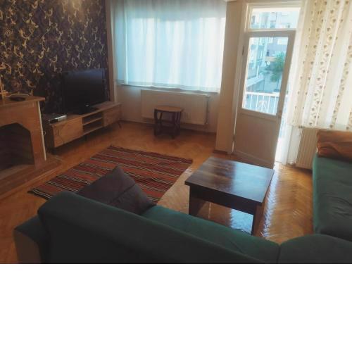 Large apartment with Great location for Big family