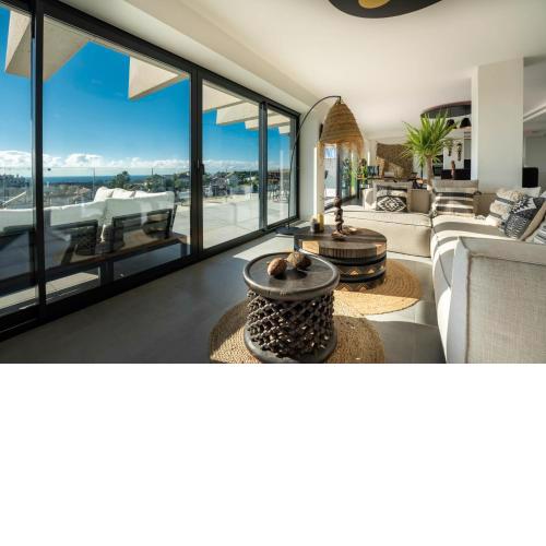 Large Boho Chic Apartment with Sea View and Spa at Oasis325 Estepona