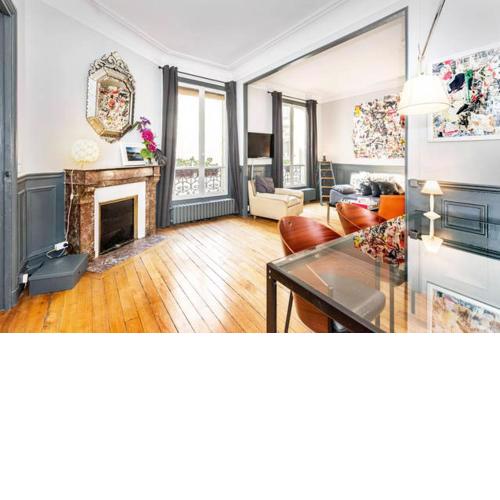 Large & Bright Apartment, Central Paris, Montmartre-Opéra, Picturesque Rue des Martyrs
