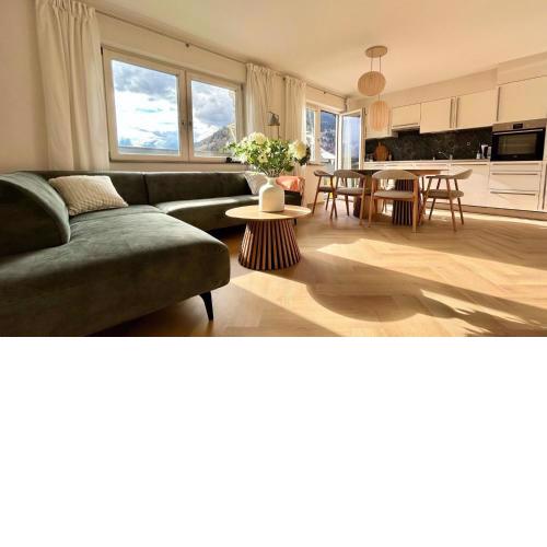 Large family apt w balcony & mountain views INCL SUMMER CARD