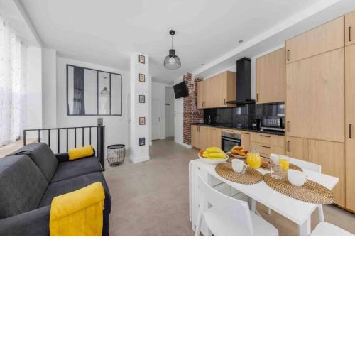 Large Flat Very Close to Montmartre