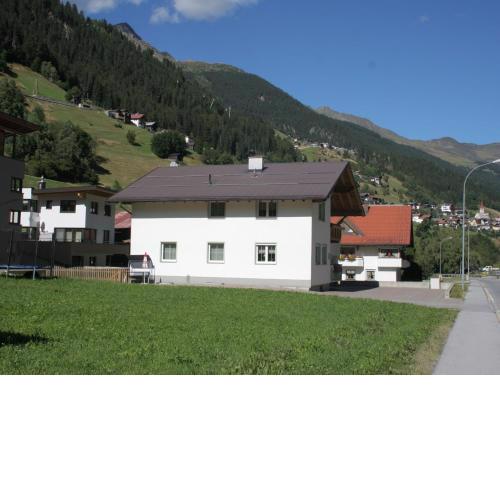 Large holiday apartment with large balcony in Kappl