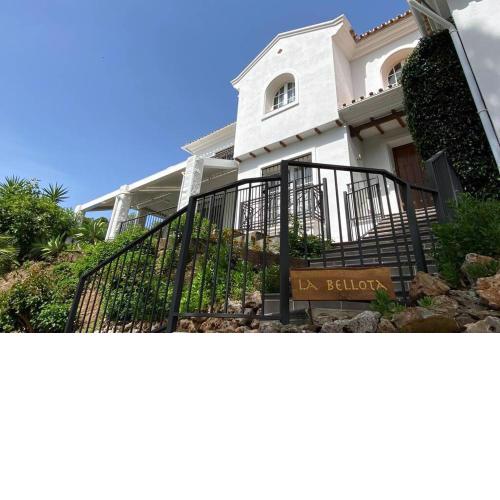 Large Modern Villa With Private Swimming Pool