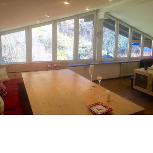 Large spacious apartment, 50m to the ski lift!