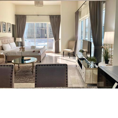 Large Studio Balcony Business Bay Dubai