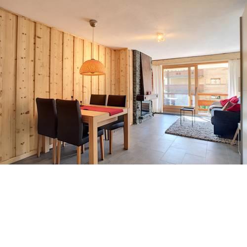 Large studio, near center, balcony, south view, Wifi