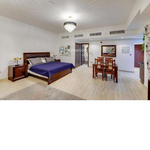 Large studio with full kitchen