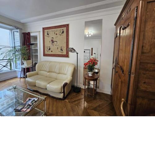 Large traditional French gem