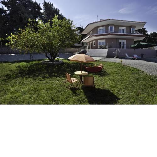 Laugh & Life House