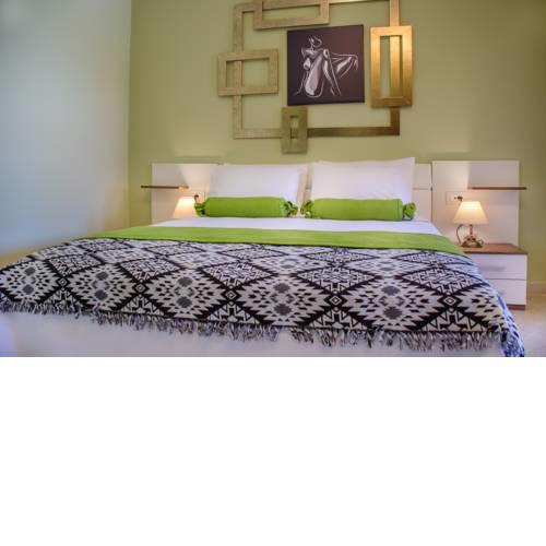 Laura Suites