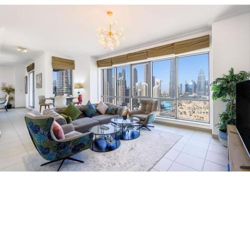 Lavish 3BR & Maid's Room with Burj Khalifa View - Downtown Dubai