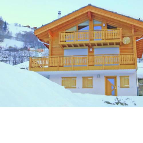 Lavish Chalet Amidst Mountains in Heremence