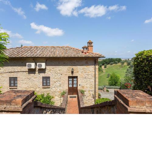 Lavish Holiday Home in Volterra with Swimming Pool