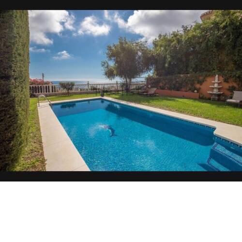 Lavish Villa in Málaga with Swimming Pool