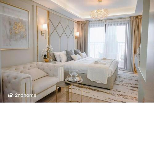 Lavishly Furnished Studio with All Your Needs