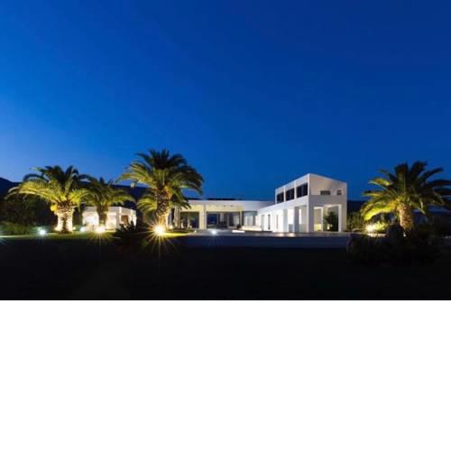 Le Blanc, Luxurious Beachfront Villa