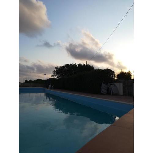Le casette colorate con piscina