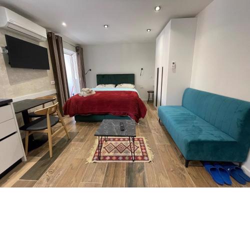Le Petit Central Apartments